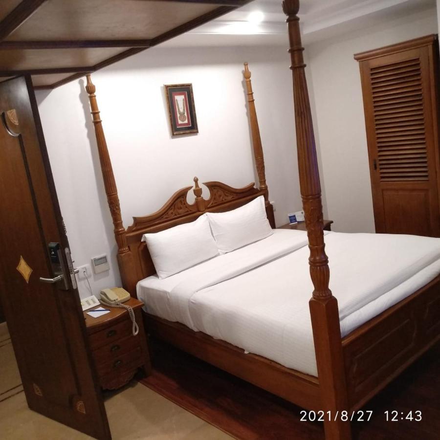 Shravanthi Sarovar Portico Bangalore Esterno foto