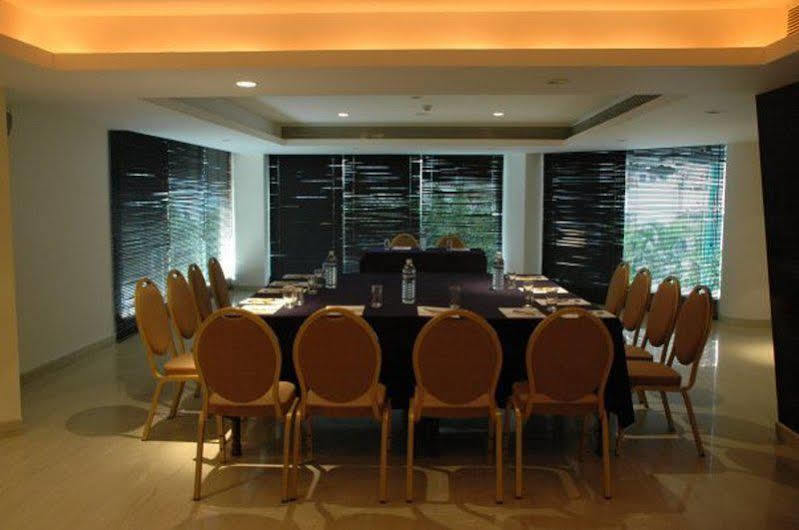 Shravanthi Sarovar Portico Bangalore Esterno foto